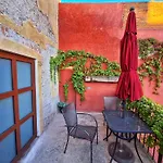 Hotel El Descanso Barrio Del Artista