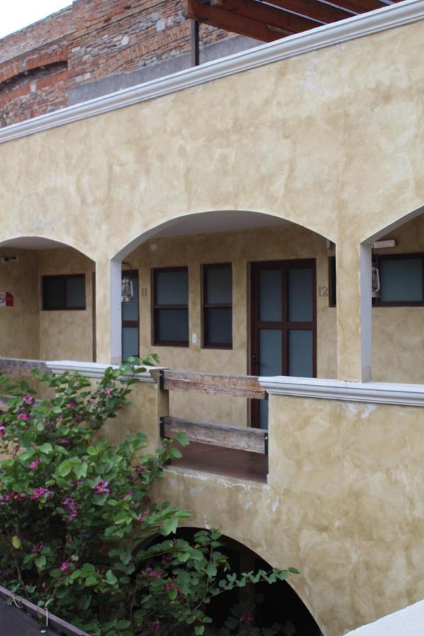 Hotel El Descanso Barrio Del Artista *